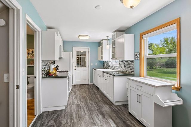 912 Woody Lane NW, Coon Rapids, MN 55448