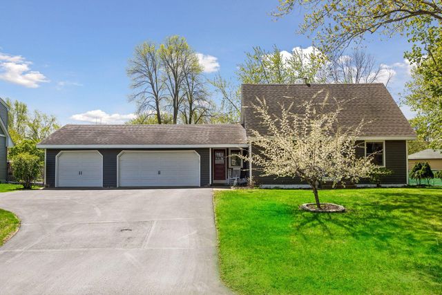 912 Woody Lane NW, Coon Rapids, MN 55448