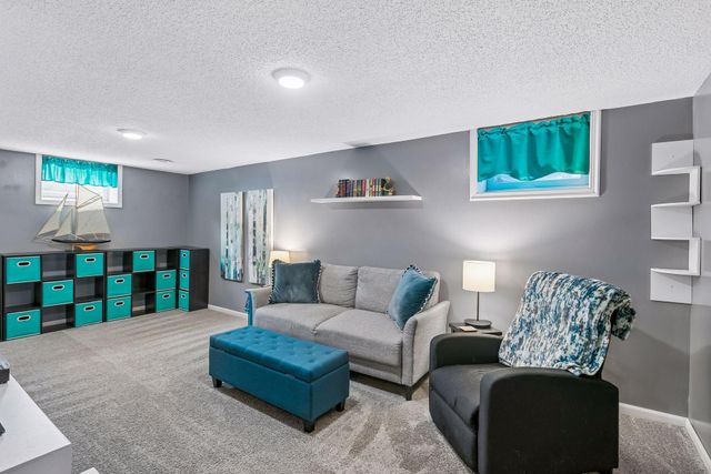 912 Woody Lane NW, Coon Rapids, MN 55448