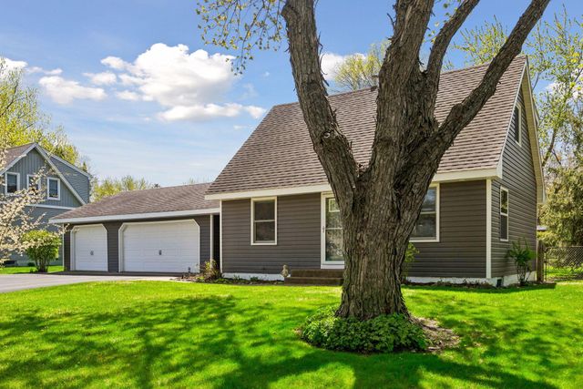 912 Woody Lane NW, Coon Rapids, MN 55448