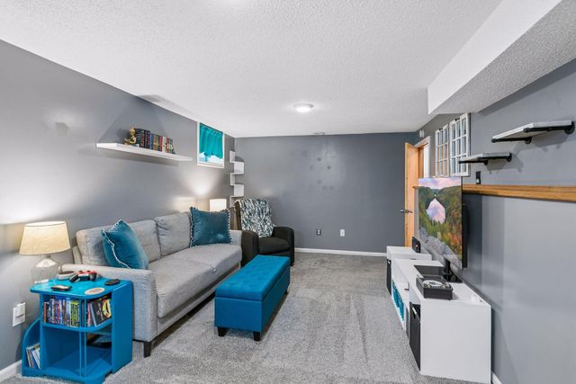912 Woody Lane NW, Coon Rapids, MN 55448