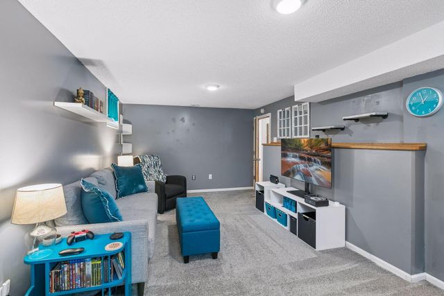 912 Woody Lane NW, Coon Rapids, MN 55448