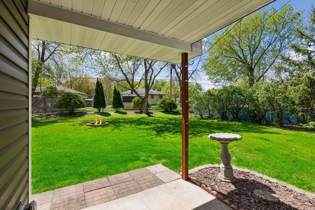 912 Woody Lane NW, Coon Rapids, MN 55448
