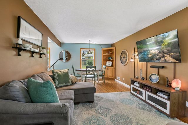 912 Woody Lane NW, Coon Rapids, MN 55448