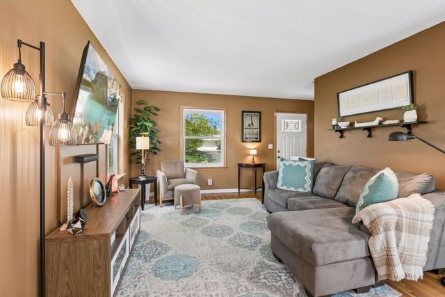 912 Woody Lane NW, Coon Rapids, MN 55448