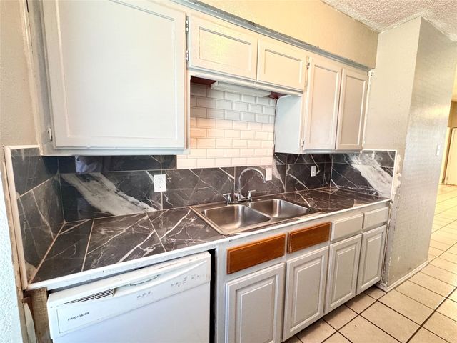 5811 Mansfield Road, Arlington, TX 76017