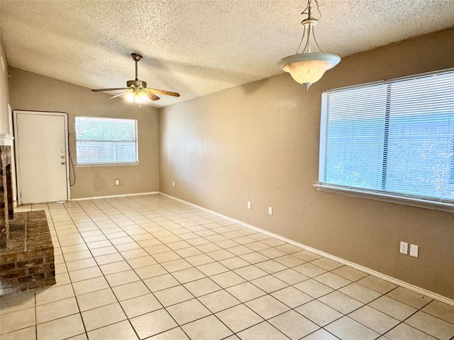 5811 Mansfield Road, Arlington, TX 76017