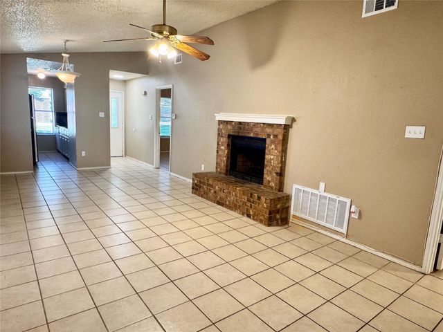 5811 Mansfield Road, Arlington, TX 76017