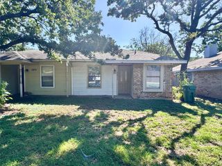 5811 Mansfield Road, Arlington, TX 76017