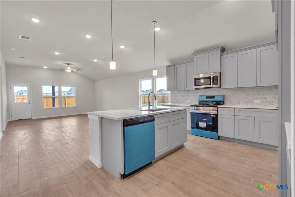 Image 8 of property listing at 623 Waylon Circle, Killeen, TX 76542