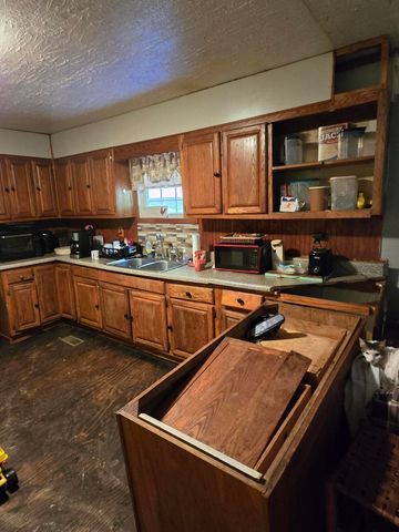 1698 Dry Creek Road, Topmost, KY 41862