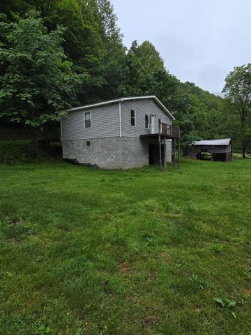 1698 Dry Creek Road, Topmost, KY 41862