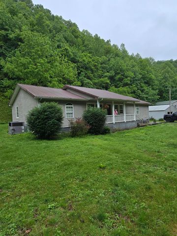 1698 Dry Creek Road, Topmost, KY 41862