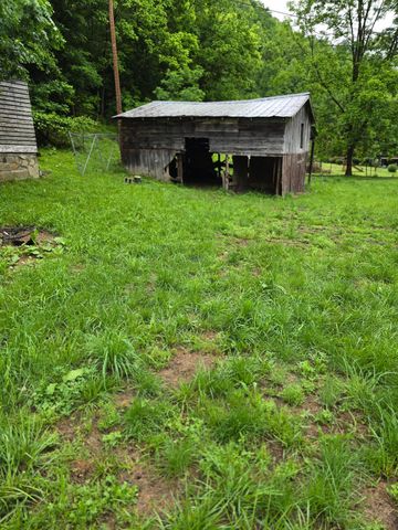 1698 Dry Creek Road, Topmost, KY 41862