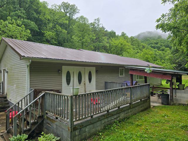 1698 Dry Creek Road, Topmost, KY 41862