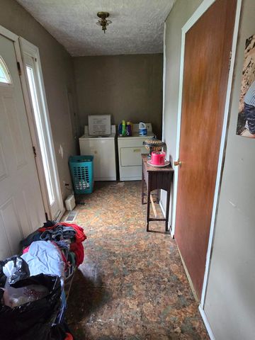 1698 Dry Creek Road, Topmost, KY 41862