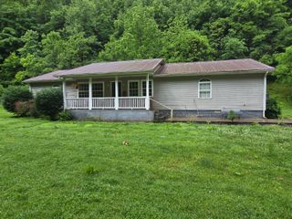 1698 Dry Creek Road, Topmost, KY 41862