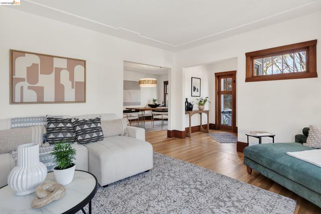 1200 El Centro Ave, Oakland, CA 94602