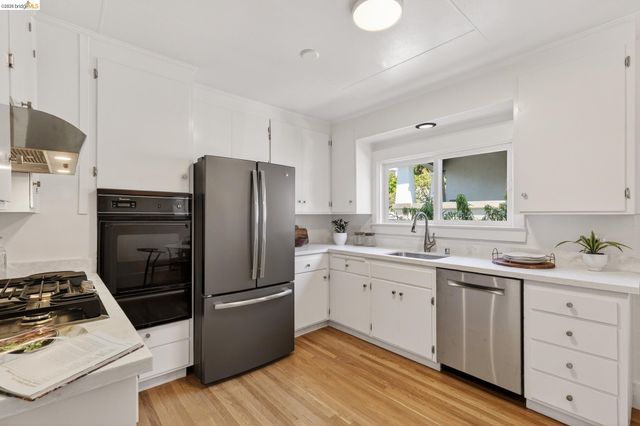 1200 El Centro Ave, Oakland, CA 94602