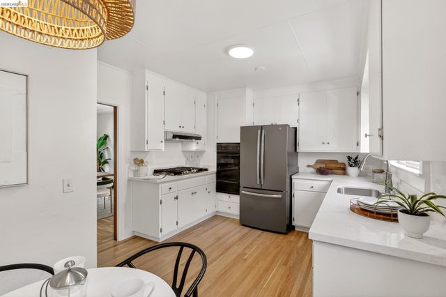 1200 El Centro Ave, Oakland, CA 94602