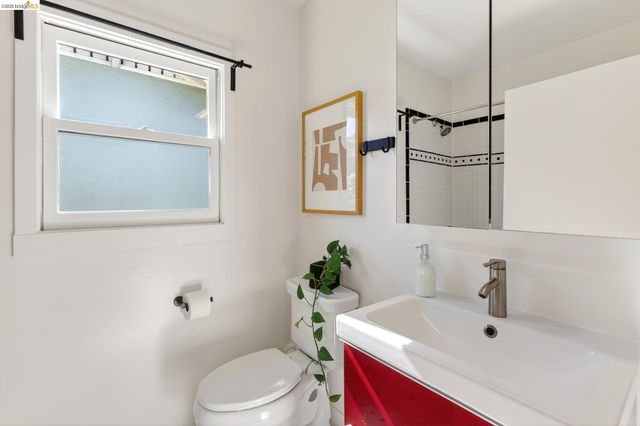 1200 El Centro Ave, Oakland, CA 94602