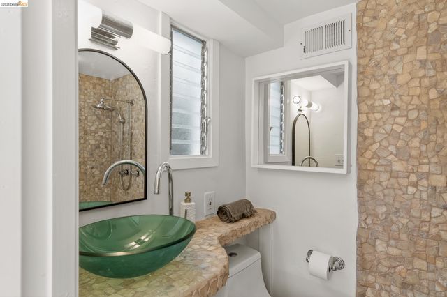 1200 El Centro Ave, Oakland, CA 94602