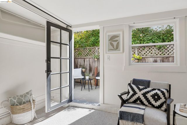 1200 El Centro Ave, Oakland, CA 94602