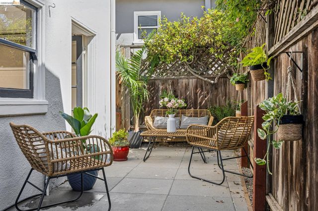 1200 El Centro Ave, Oakland, CA 94602