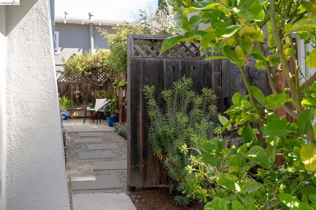 1200 El Centro Ave, Oakland, CA 94602