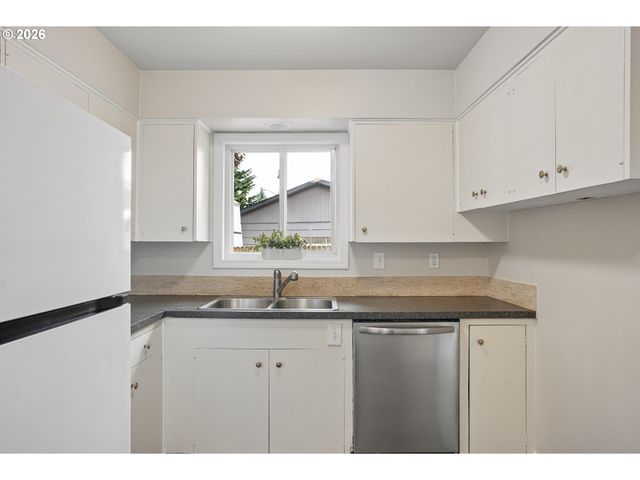 16820 Se ALDER St, Portland, OR 97233