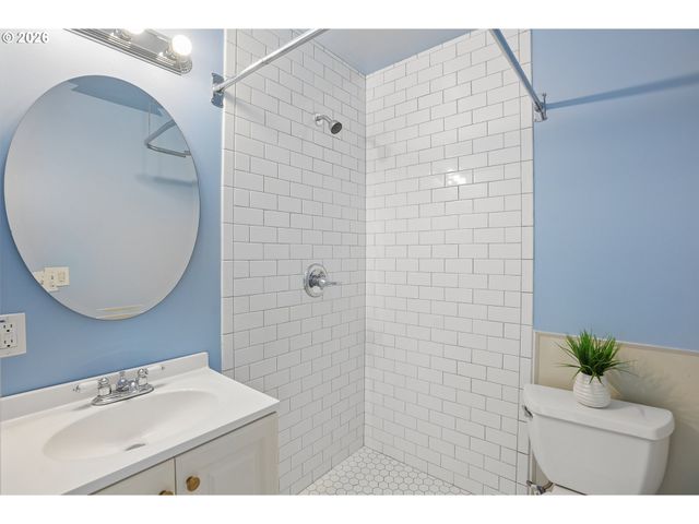16820 Se ALDER St, Portland, OR 97233
