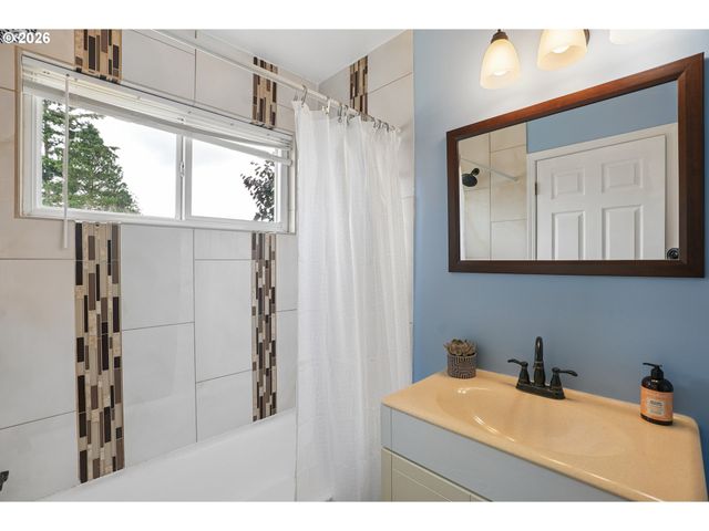 16820 Se ALDER St, Portland, OR 97233