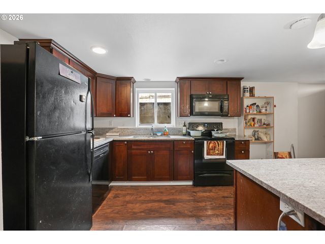 16820 Se ALDER St, Portland, OR 97233