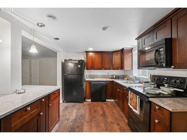 16820 Se ALDER St, Portland, OR 97233