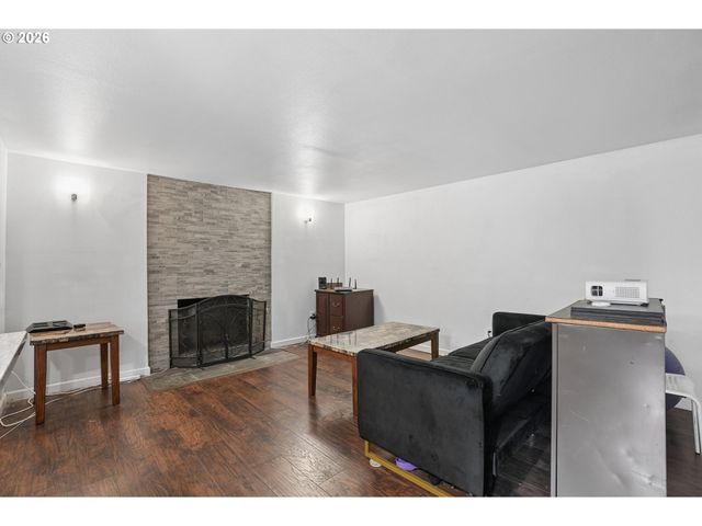 16820 Se ALDER St, Portland, OR 97233