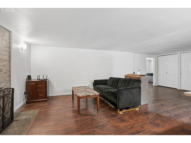 16820 Se ALDER St, Portland, OR 97233