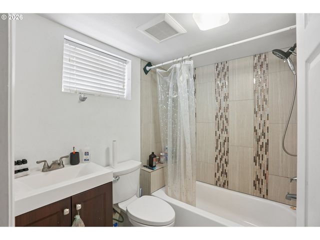16820 Se ALDER St, Portland, OR 97233