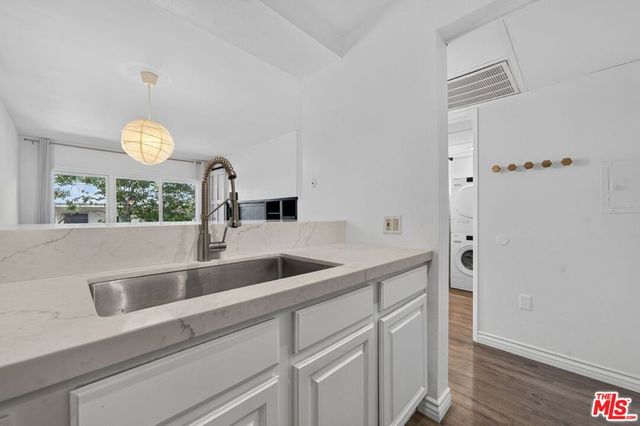 950 N Kings Road 230, West Hollywood, CA 90069