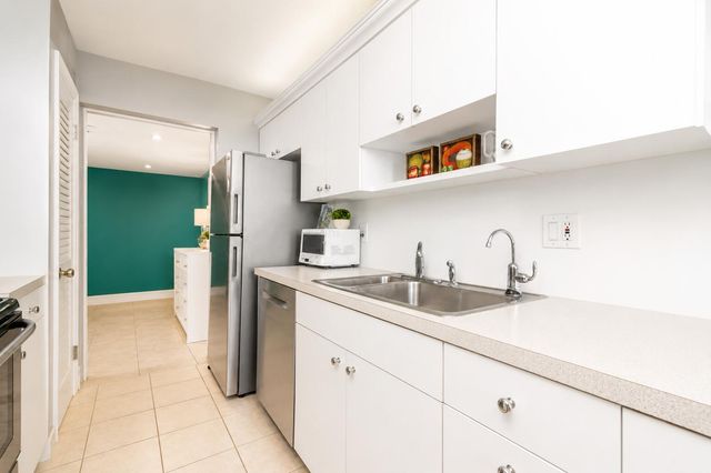 3800 Washington Road 901, West Palm Beach, FL 33405