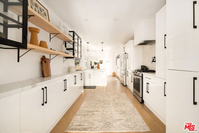 122 N Wilton Place, Los Angeles, CA 90004