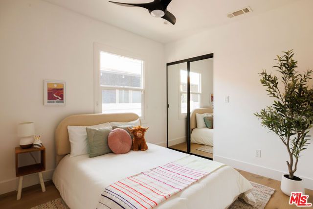 122 N Wilton Place, Los Angeles, CA 90004