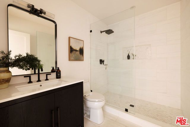 122 N Wilton Place, Los Angeles, CA 90004