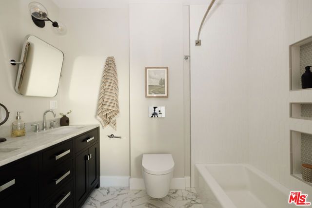 122 N Wilton Place, Los Angeles, CA 90004