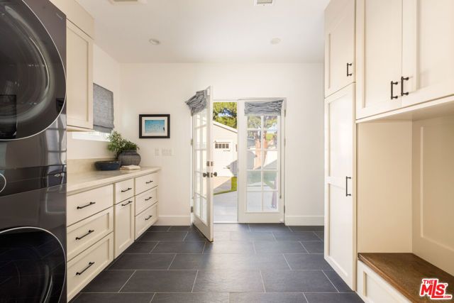 122 N Wilton Place, Los Angeles, CA 90004