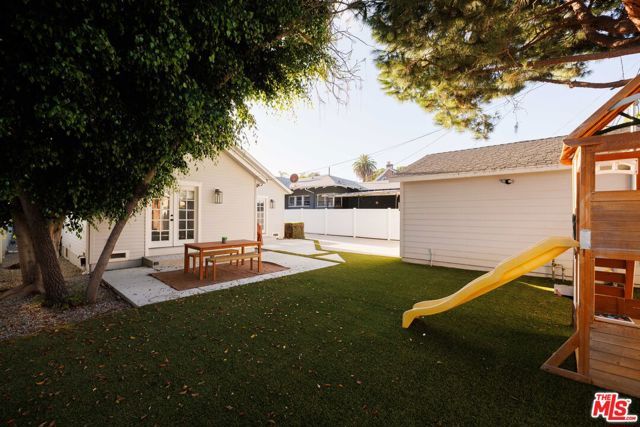 122 N Wilton Place, Los Angeles, CA 90004