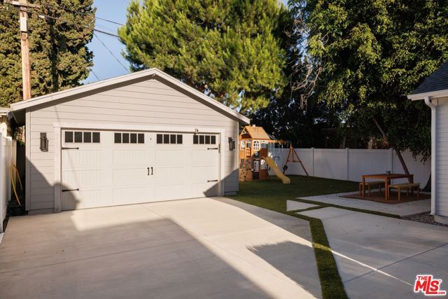 122 N Wilton Place, Los Angeles, CA 90004
