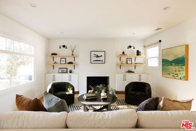 122 N Wilton Place, Los Angeles, CA 90004