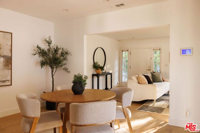 122 N Wilton Place, Los Angeles, CA 90004