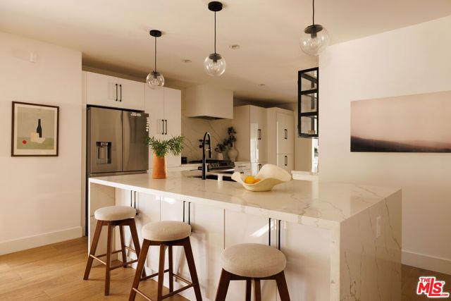 122 N Wilton Place, Los Angeles, CA 90004