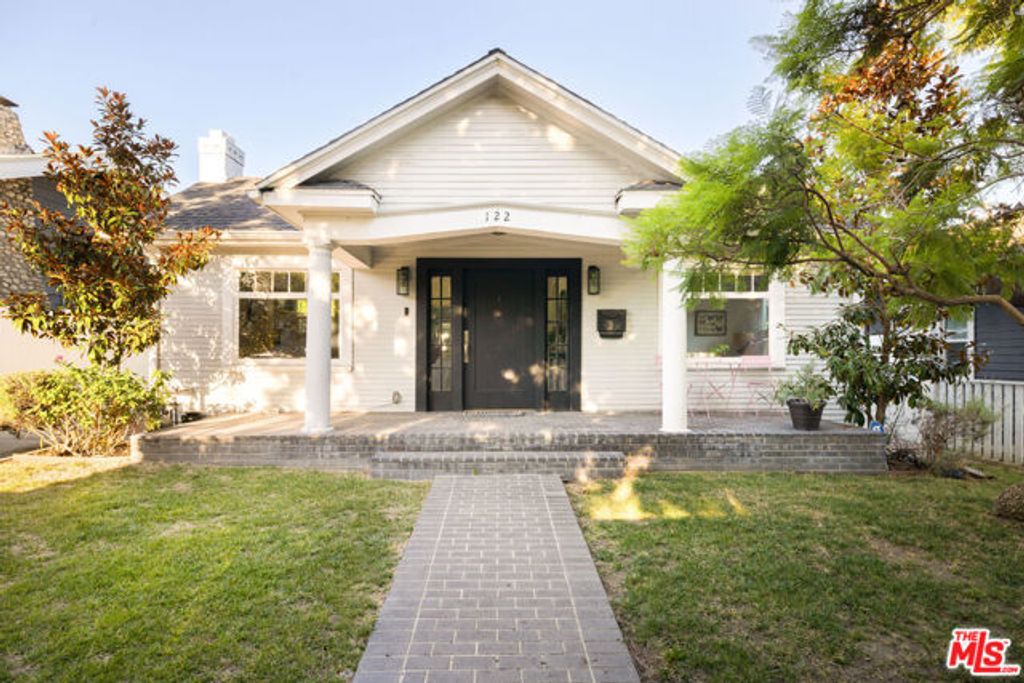 122 N Wilton Place, Los Angeles, CA 90004